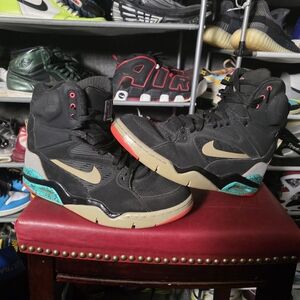 Nike Air Command Force "Spurs" in the black, wolf grey, hyper jade Size 10 Men's